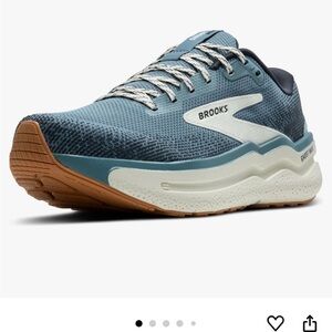 Brooks women’s Ghost Max 2 size 8.5 M. Great used condition
